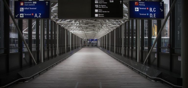 Apagão em parte da Europa causa caos nos transportes, afeta sinal de smartphones e leva fechamento de aeroporto