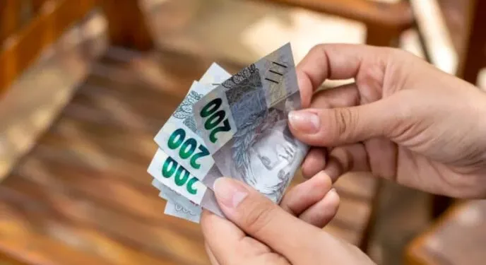 INSS começa a devolver dinheiro a aposentados furtados por entidades