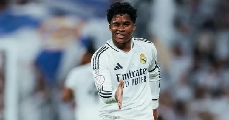 Endrick quebra silêncio sobre poucas chances no Real Madrid após golaço