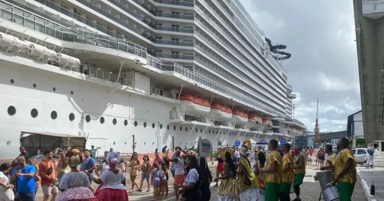 Mais de 200 mil turistas desembarcaram na Bahia durante temporada de cruzeiros