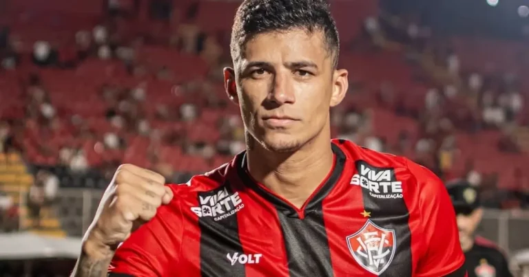 Vitória negocia empréstimo de Camutanga para time da Série B; saiba mais