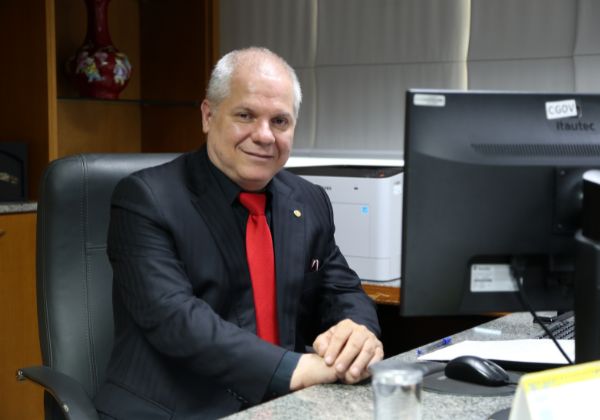 Presidente do INSS é afastado após megoperação que apura fraude de R$ 6,3 bilhões