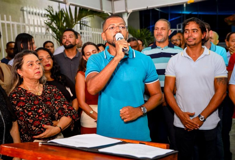 Moradores comemoram inauguração do primeiro equipamento de Saúde e Lazer da Nova Brasília