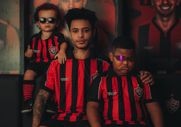 Vitória lança oficialmente nova camisa para temporada 2025