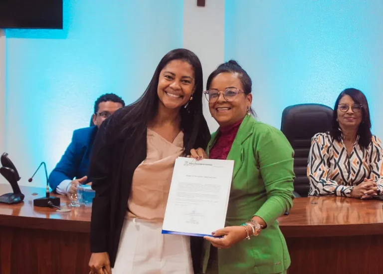 Candeias: Servidores aprovados em concurso tomam posse
