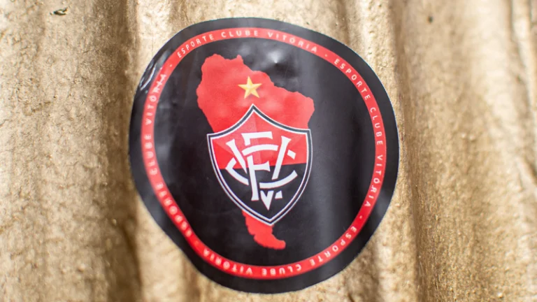 Novo lateral do Vitória tem nome publicado no BID e pode estrear pelo Leão