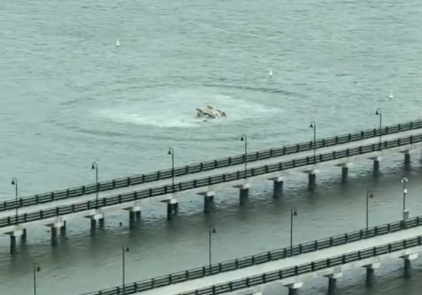 Helicóptero com quatro ocupantes cai no rio Hudson