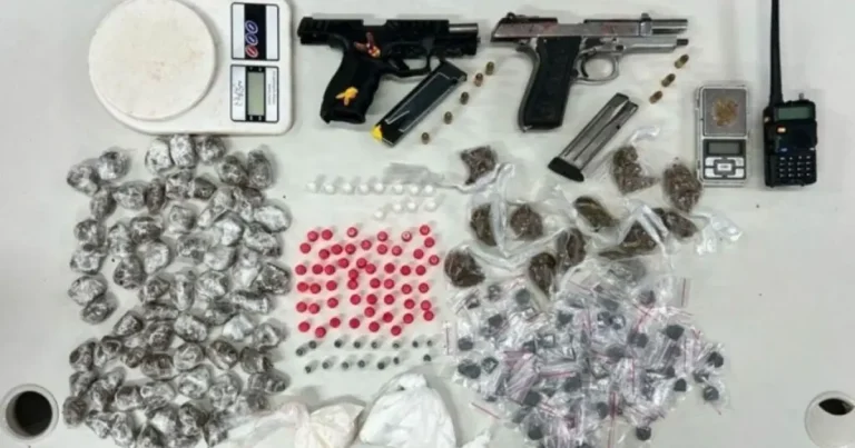 Dois suspeitos morrem e dois policiais ficam feridos durante troca de tiros no Engenho Velho da Federação