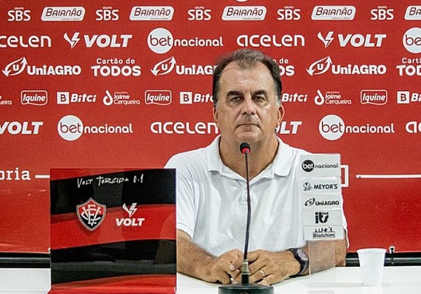 Presidente do Vitória promete reformulação e novo diretor de futebol