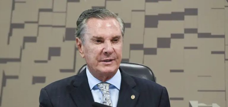 STF suspende passaporte diplomático de Fernando Collor, que cumpre prisão domiciliar