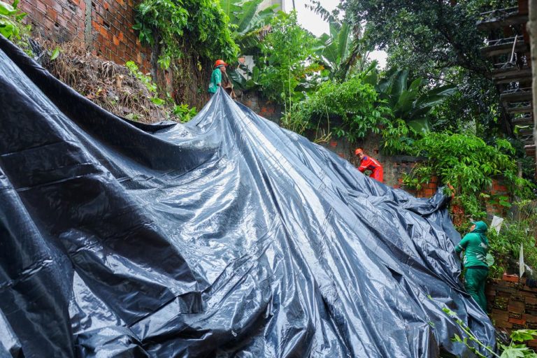 Candeias: Prefeitura intensifica ações emergenciais após fortes chuvas que atingem o município desde o fim de semana