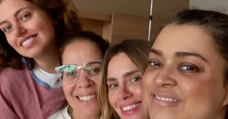 Preta Gil volta a ser internada em hospital de São Paulo e recebe declaração de Carolina Dieckmann: “Te amo infinito”