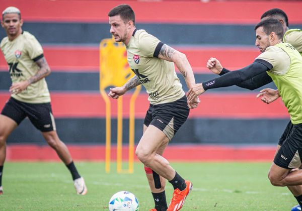 Renato Kayzer participa de primeiro treino no Vitória e já tem data para estrear