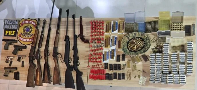 PF prende foragido e apreende diversas armas de fogo na Bahia