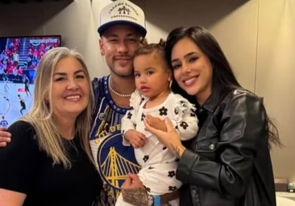 Funcionária de Neymar celebra clima de harmonia familiar após reencontro com Bruna Biancardi