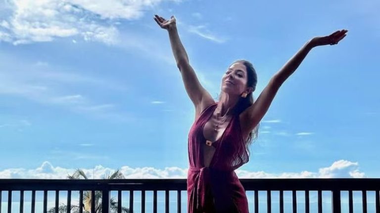 Ana Paula Padrão chama atenção nas redes sociais com foto de biquíni durante férias; saiba mais