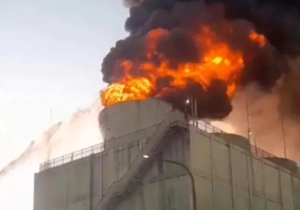 Fábrica pega fogo no Pólo Petroquímico na Região Metropolitana
