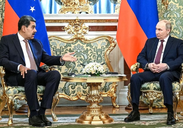 Rússia e Venezuela firmam acordo de parceria estratégica durante visita de Maduro a Moscou