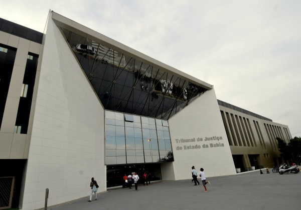 Com greve no TJ-BA, categoria pede reajuste e Justiça impõe limite mínimo