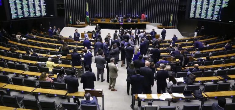 Câmara avança com proibição de uso de IA para criar imagens íntimas falsas