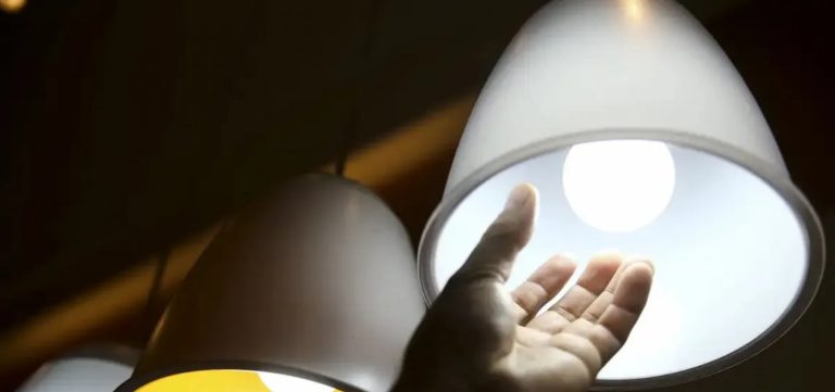 Conta de luz pressiona e prévia da inflação sobe 0,42% em Salvador