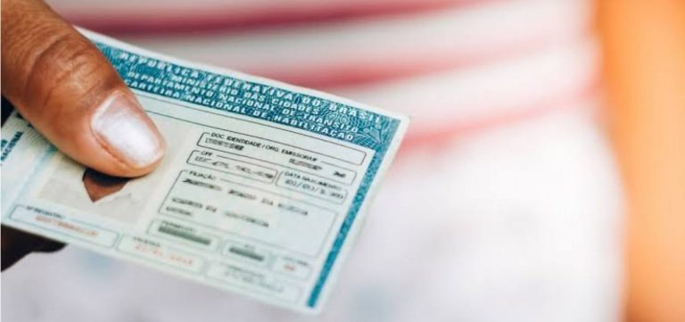 Virou lei! Multas de trânsito vão custear CNH a pessoas de baixa renda