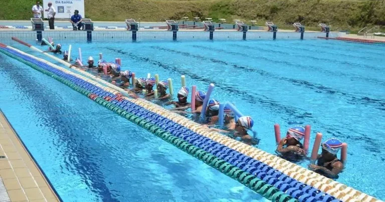 Projeto oferece mais de 2.000 vagas para aulas gratuitas de esportes aquáticos em Salvador e Serrinha