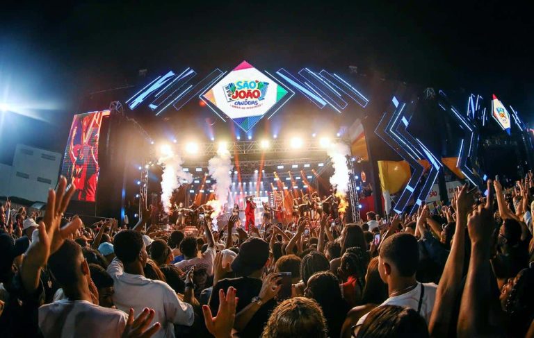 Candeias: Forró, Sertanejo e Pagode marcam o segundo dia do Arraiá do Aconchego
