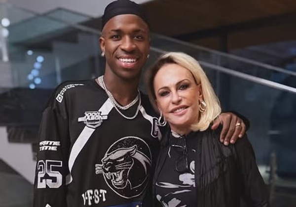 Ana Maria Braga vira vizinha de Vini Jr. no Rio e se declara: Símbolo de talento e garra