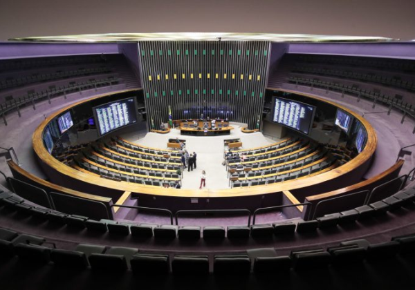 Aumento do número de deputados pode custar mais de R$ 3 bi por cada novo parlamentar