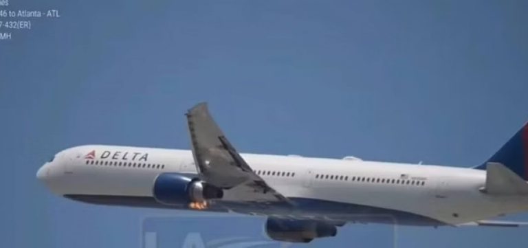 Motor em chamas obriga Boeing da Delta a pouso de emergência em Los Angeles