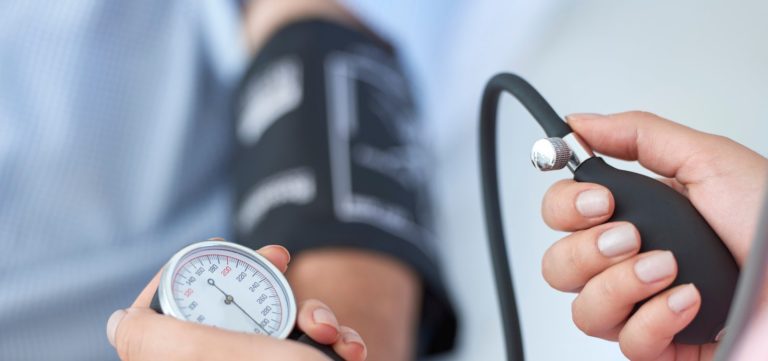 Menos de 13% dos brasileiros conseguem controlar hipertensão e diabetes