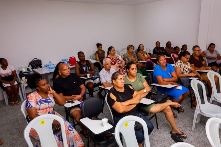 Candeias: SEMOP promove curso de capacitação para fiscais e feirantes