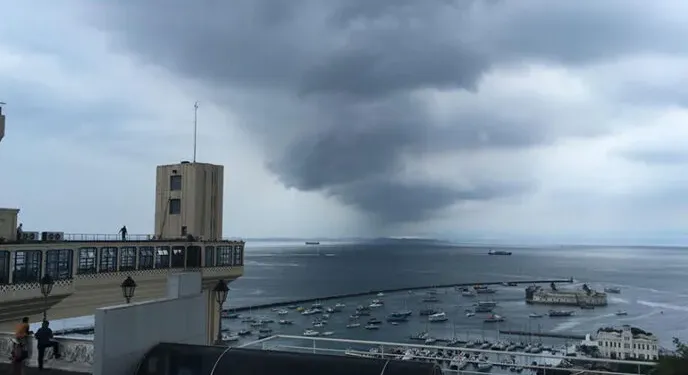 Inmet emite alerta amarelo de chuva intensa para 11 cidades baianas