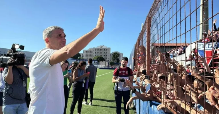 Vojvoda chora em despedida do Fortaleza após demissão