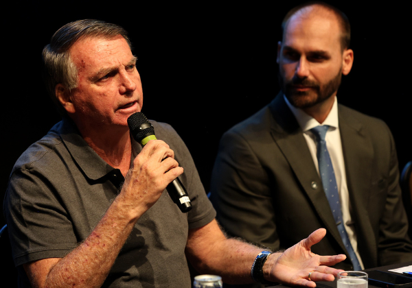 PGR acusa Bolsonaro e Eduardo de tentar envolver os EUA em ato hostil ao Brasil