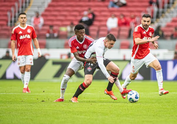 Vitória repete pior jejum da temporada e acumula sete jogos sem vencer
