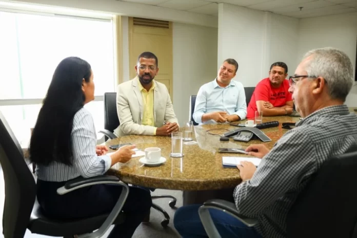 CANDEIAS: Prefeito Eriton Ramos articula na SEDUR obras de infraestrutura