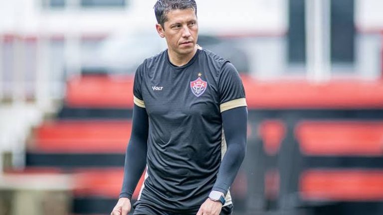 Fim da linha! Vitória anuncia demissão de Thiago Carpini