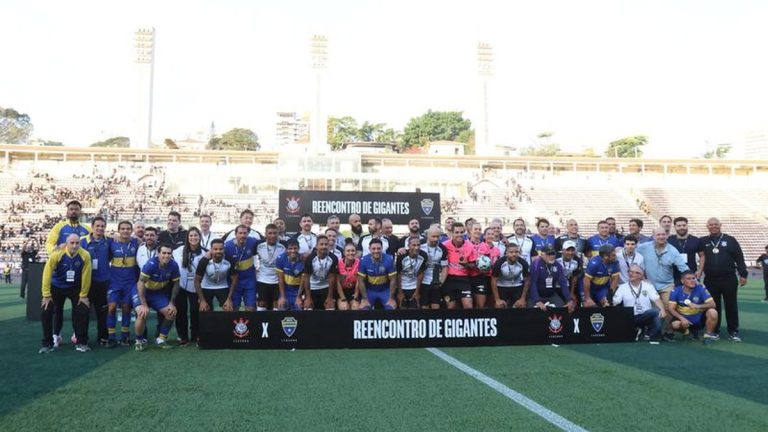Goleiro do Bahia participa de jogo festivo entre Corinthians e Boca Juniors