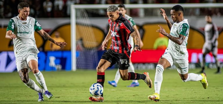 Vitória abre 2 a 0, mas cede o empate ao Palmeiras no Barradão