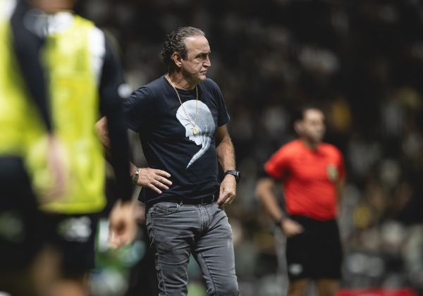Atlético-MG avalia demissão de técnico após derrota para rival