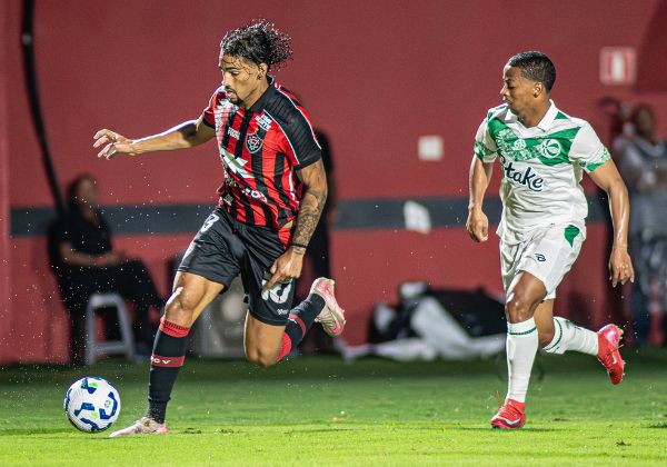 Fabri pede desculpa por pênalti cometido no empate do Vitória com Juventude
