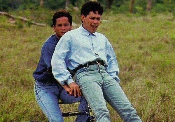 Leonardo se emociona ao lembrar de Leandro antes de show em Barretos