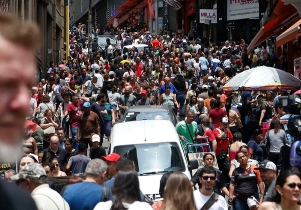 Brasil tem 213,4 milhões de habitantes em 2025, diz IBGE