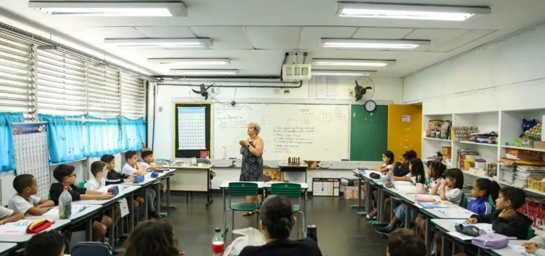 Carteira nacional do professor será entregue em outubro, anuncia MEC