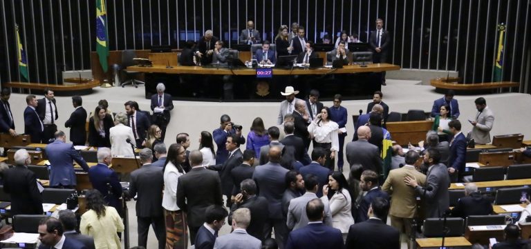 PEC da Blindagem é aprovada em 1º turno na Câmara dos Deputados