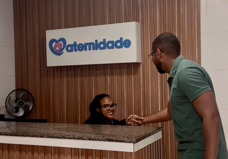 Candeias: Prefeito Eriton se emociona com nascimento de 4 bebês, após reforma da maternidade José Mário dos Santos