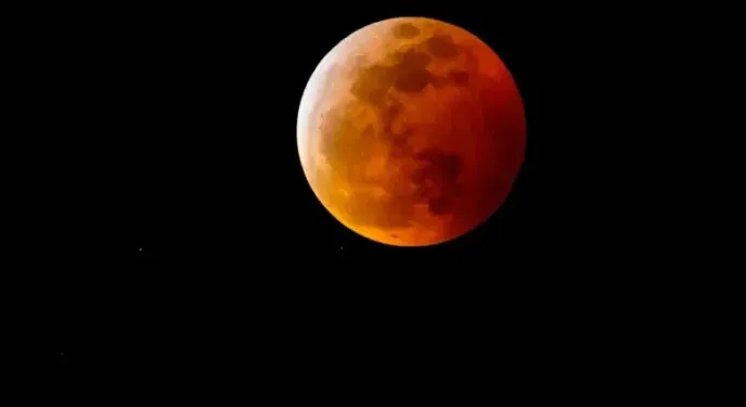 Eclipse lunar vai ser neste fim de semana