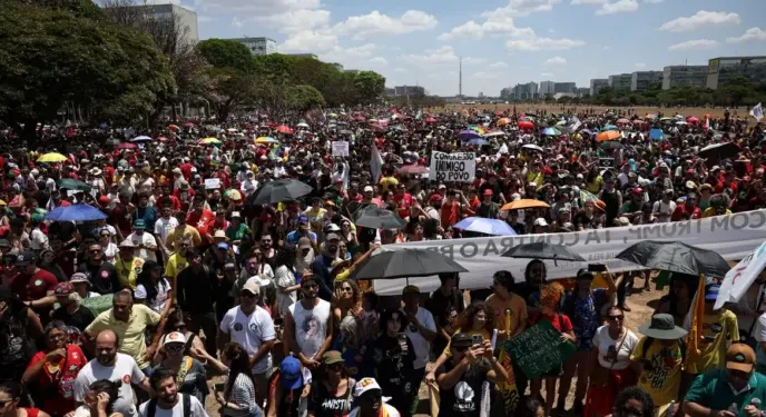 Capitais brasileiras registram atos contra a anistia e PEC da Blindagem